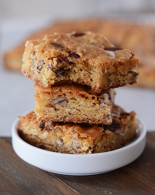do-not-touch-my-food:  White Chocolate Pecan Brownies 