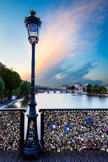 River Seine - Paris France #travel #beautiful #viajes #vacaciones #vacations #photo #peru #Blog #via