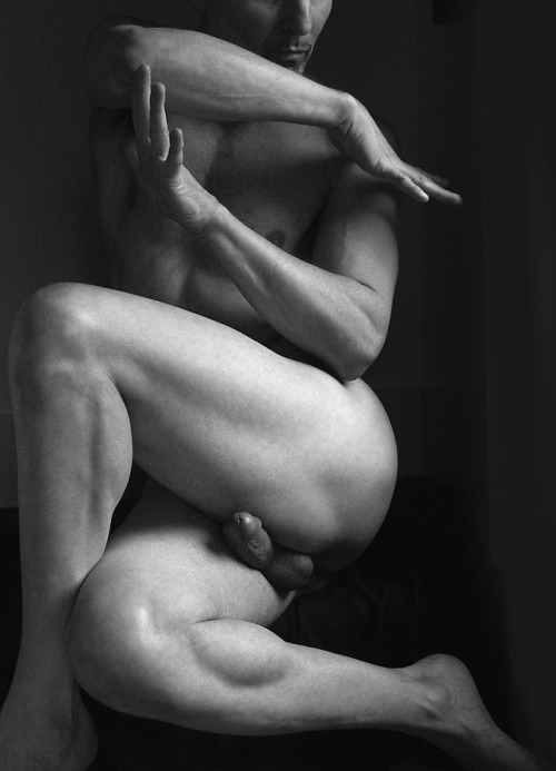 http://gaypixel.tumblr.com/post/46573330898