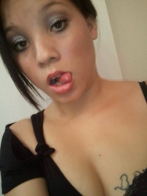 charmzb9:  Do my lips turn you on?  Hubby porn pictures