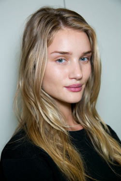 vicsecretmodels:  Rosie Huntington Whiteley.