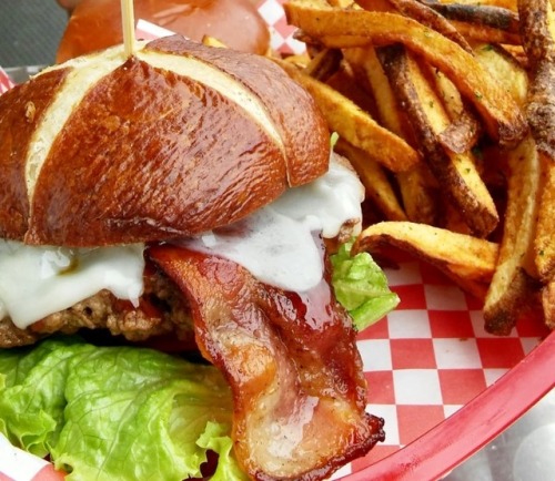 cravingsatmidnight: Bacon Swiss Burger