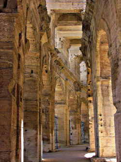 provencetoujours:  FRANCE - Provence, Amphitheater von Arles