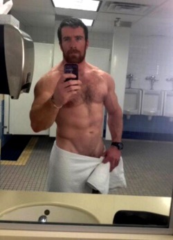 hairymacho:  http://hairymacho.tumblr.com/