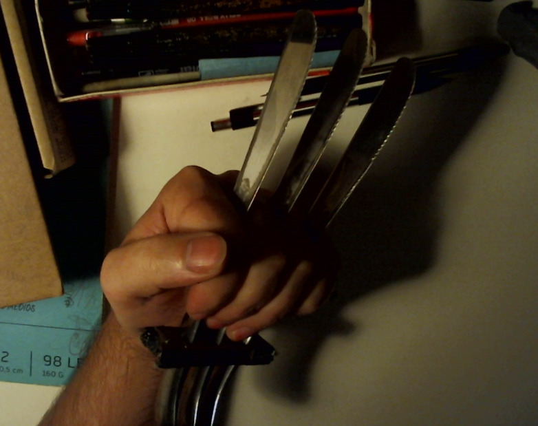 lolMy claw thing i made when i was like 12. Sharpened butterknives, watch out!I’m