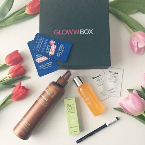 Inside my January @glowwbox Details of my make up journey from my teenage years to now. &ldquo;Start