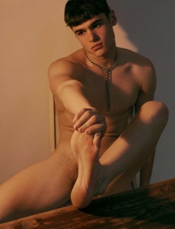 ufuksozen:  Agustin Bruno for Desnudo Magazine