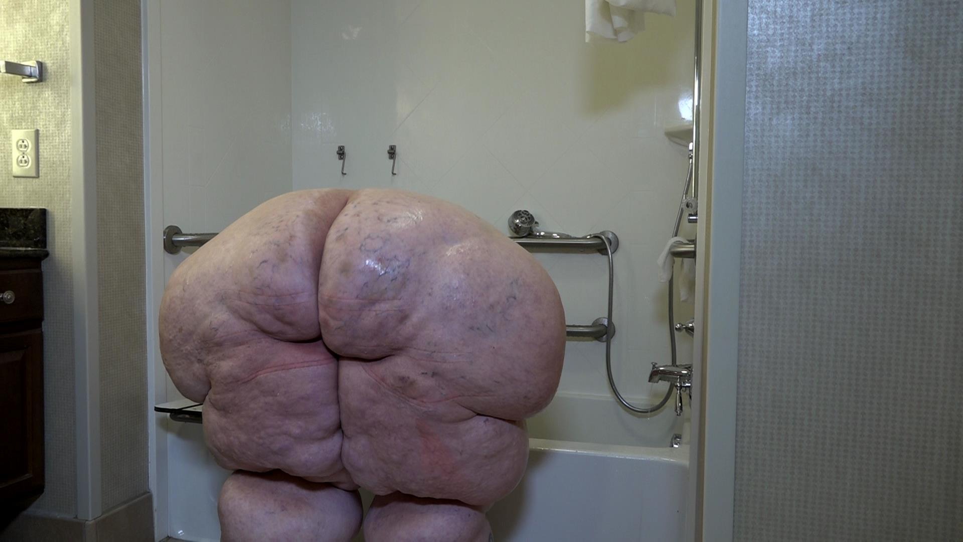 corpulentcoppelia:allaroundman:Soon to resort to a hosing down in the garden whilst