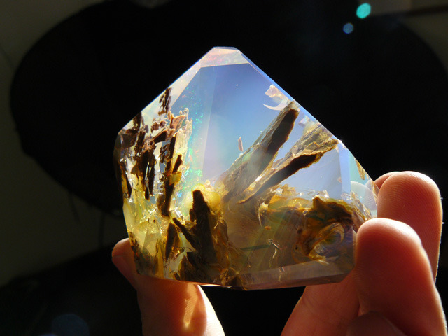 asylum-art:   Crystal Opal Looks Like a Handheld Aquarium by Inna Gem  Crystals