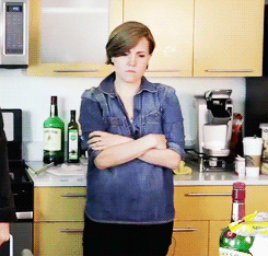 dailyyoutubeneeds:  Poor Hanna .-. All she wanted to do was Fit in.. lmao. I love her! 