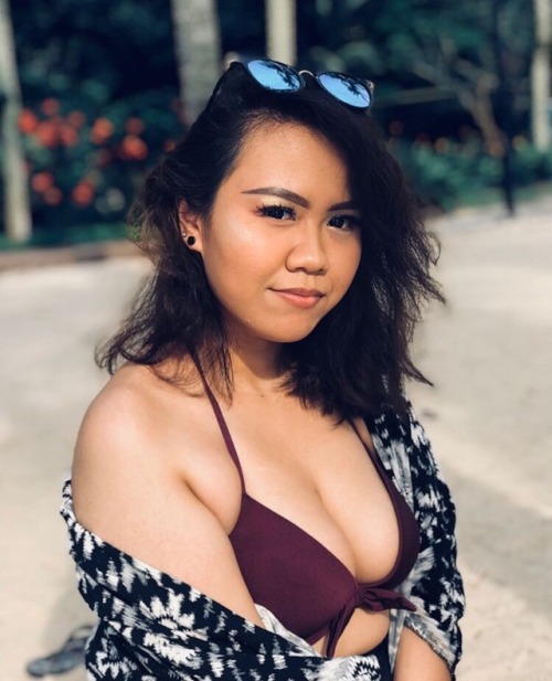 minahsg: flappyfapp:Damn fitri  I wanna fuck her