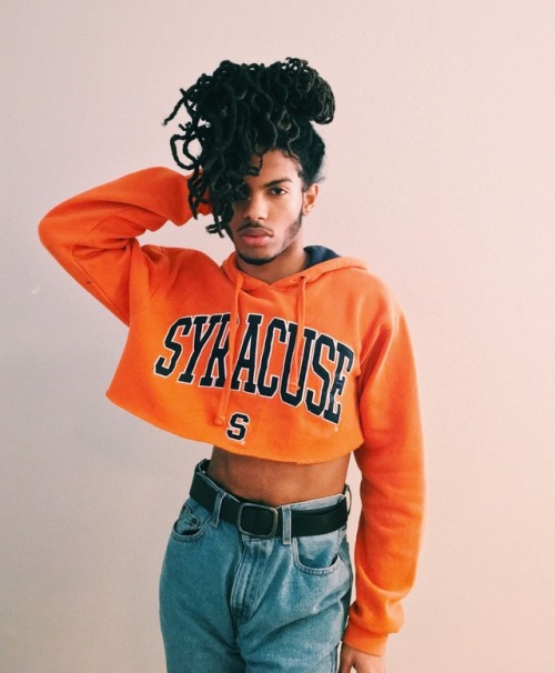 arievogues:Just your friendly reminder that crop top season is back in full effect. Men included. IG