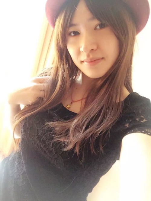 mr-munu: 先试试水，玩过的绿奴，求我分享他老婆，关注我，后续很多，反响好继续放，麻烦帮忙转发 很多人要的后续，再随便发几张，够真实吗