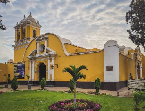 Una de las iglesias más pintorescas de Trujillo es la del antiguo convento de Santo Domingo, edifica