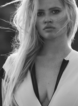 vogue-at-heart:  Lara Stone in “Sunny