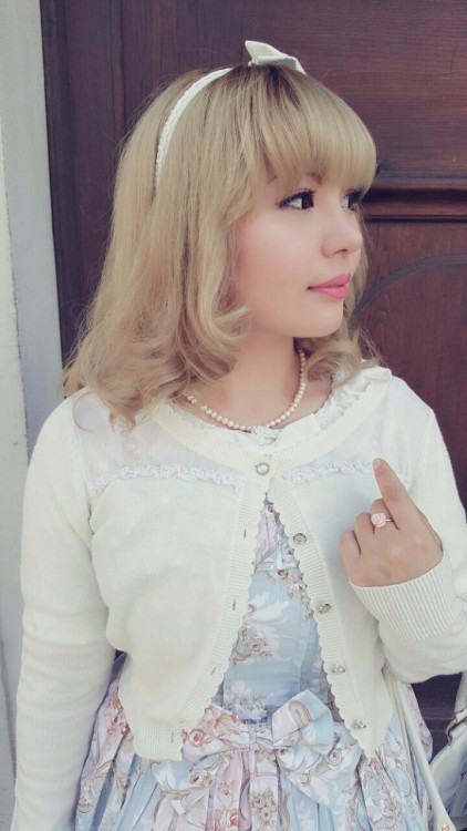 auris-cosplay: My casual coord for a fabric shopping day. I got 12 metres of good white cotton fabri
