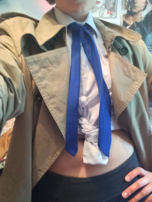 <p>Crop top Castiel! Experimenting with the new coat, still need a white shirt :3</p>