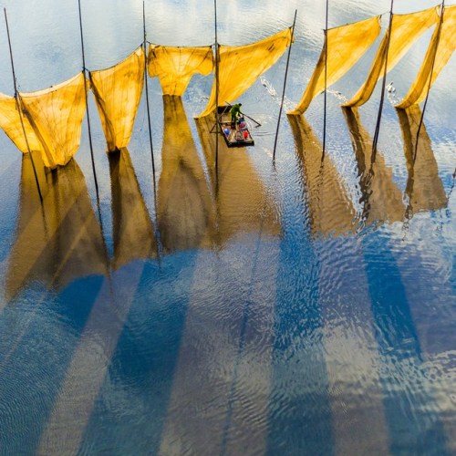 “Fishermen close the net” by  Ge Zheng  Ge Zheng won the 2016 SkyPixel Photo of the Year with this p