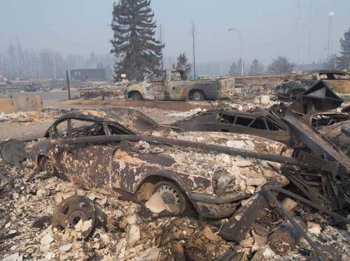 allthecanadianpolitics:Haunting pictures of the aftermath of the Fort McMurray fire show a community