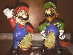 theganjatrain:  redneckrager:  I got two new pieces today 🎮🐢👾  Just want to get high