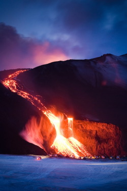 r2–d2: Lava from Volcano in Iceland 