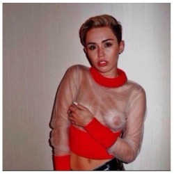 nakedcelebrity:  Miley 