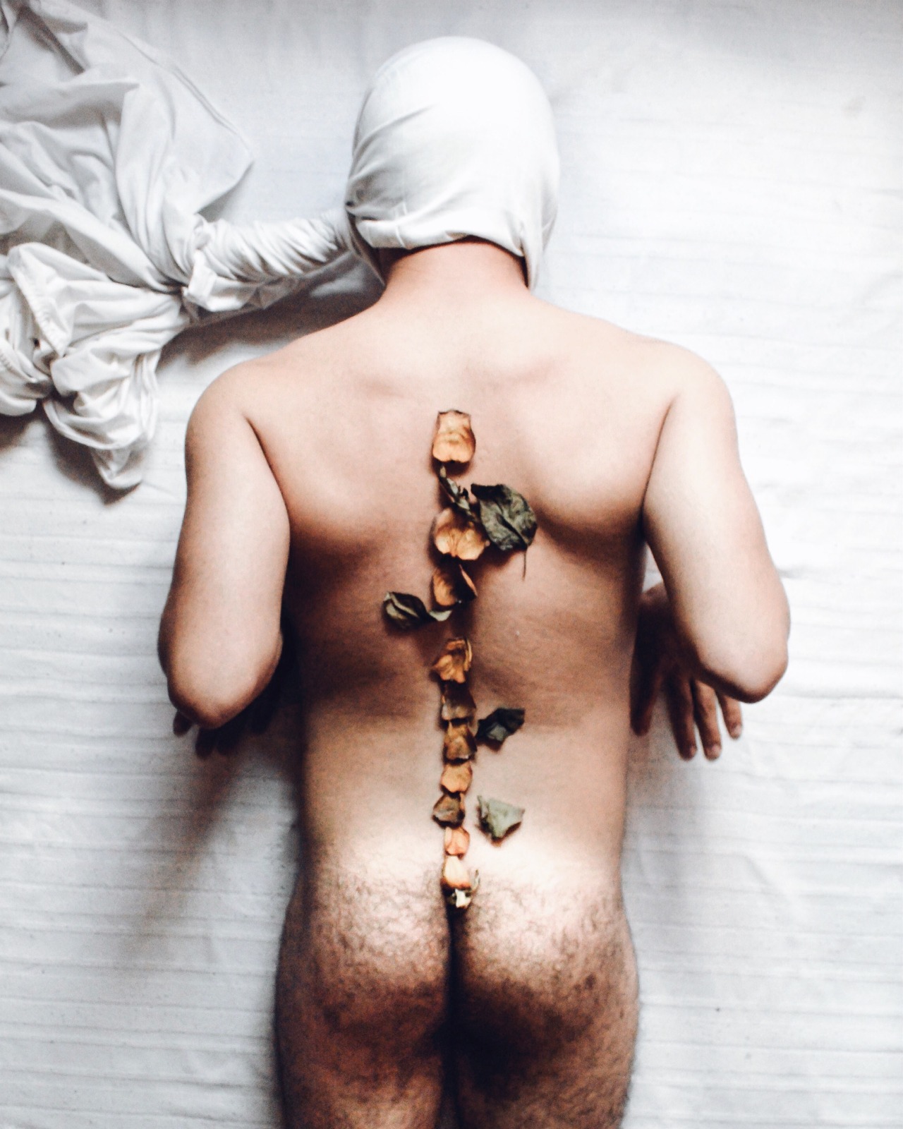 fotoconsensual:  LA MUERTE Y EL DESEO Me aferré a sentir, amar y a complacerme