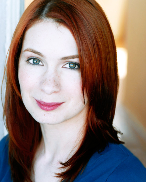 Sex okeydokeydean:  Felicia Day  →  3/∞ pictures