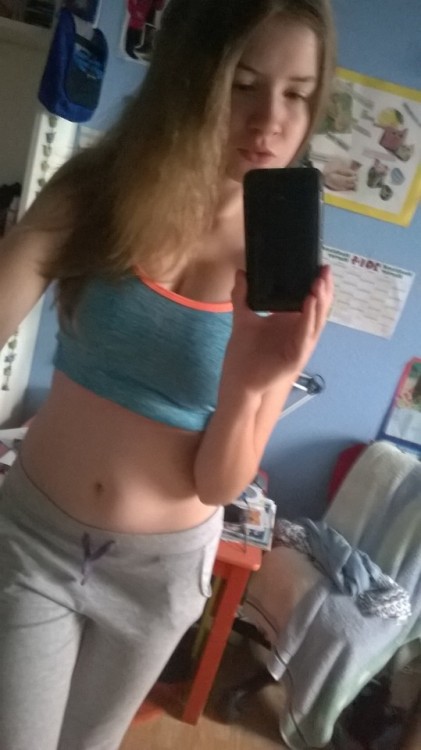 jvi1405: ephantasm: - Mmmm daddy’s girl has a beautiful body