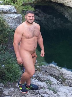 wvbearcub1:  alanh-me:  121k+ follow all things gay, naturist and “eye catching”    Omg I would love to be there with you right now. Of course on my knees