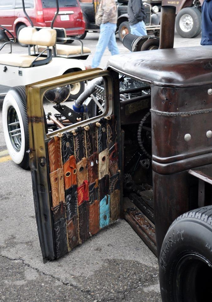 brainfreezzze:  autoaddict:  Addicted to all things Auto!  Haha kinda cool door trims