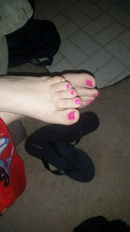 feetsolestoes1: wifesbody: A few of the wife’s sexy feet Beautiful feet!