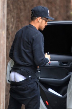 messi-njr:  #if youre gonna wear your pants like that #just dont wear pants at allpetition anyone?