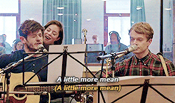 halosydnes: House Bolton sing for Red Nose Day (x)