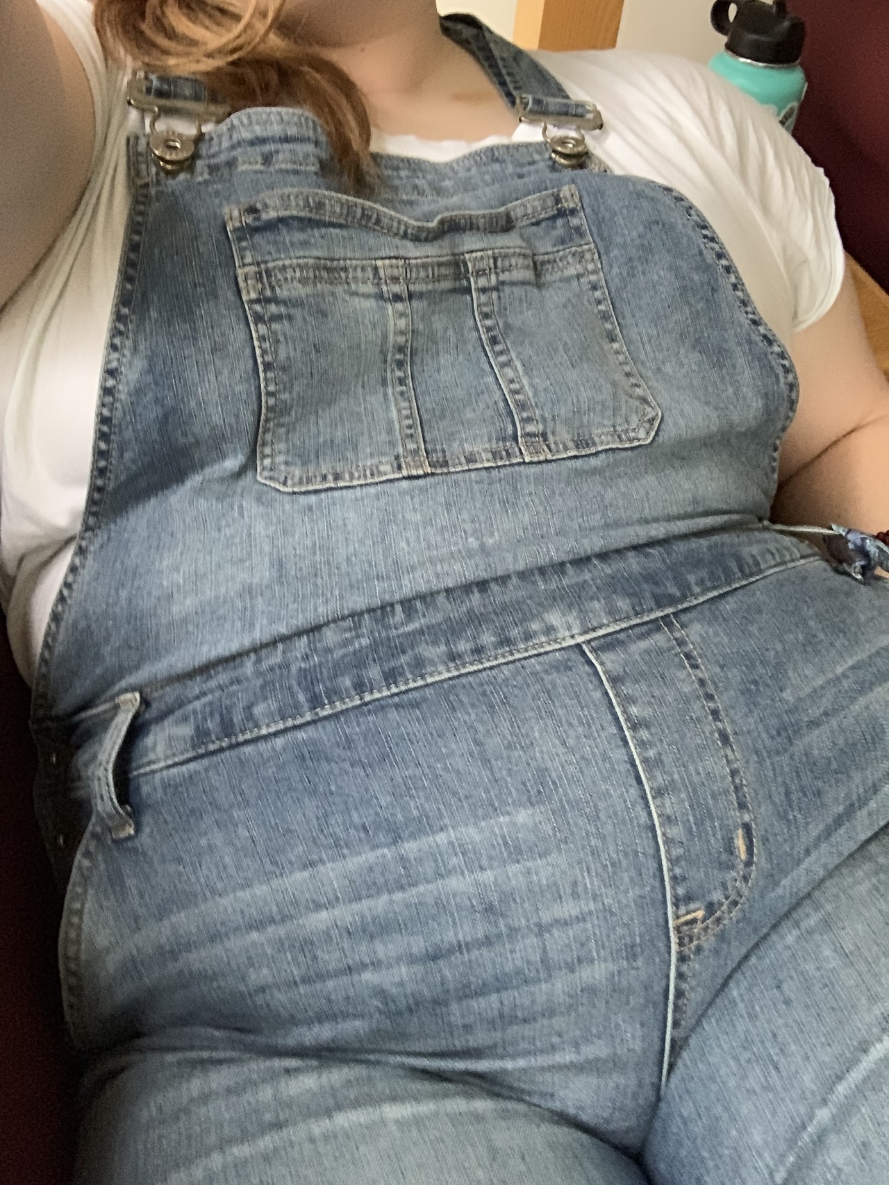 piggypersephone:  Here I am being a cute lil piggy in my overalls!!!
