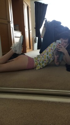 chescaaxx:still trying on my new shoes