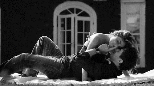 KISSING PICS