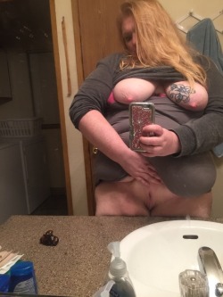 bigbeautifulbombshell87:  Just doing the norm while using the restroom while visiting my girlfriend!! 😂😇😘👌