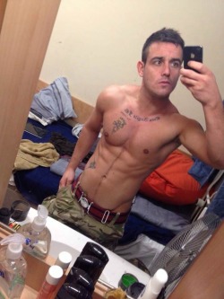 yourstr8boys:  As agreed sexy str8 army lad