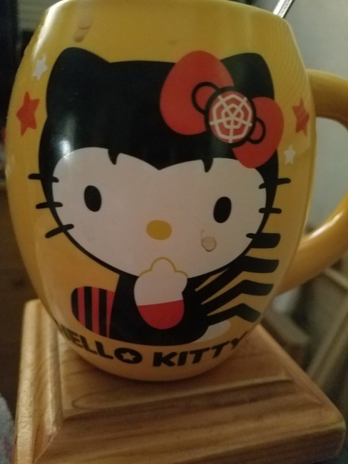 coldtofire:Morning with Halloween Hello Kitty are a treat. Thank you @possit-de-tenebris for sharing her with us.