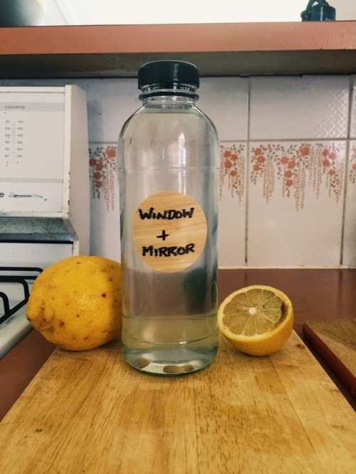 rewind-on-purpose:greener-living:I seem to always have a bunch of leftover lemons. a few ways you ca