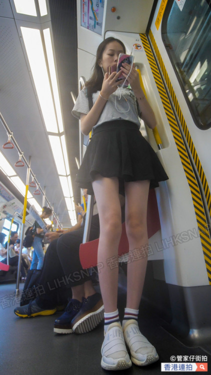 lihksnap:香連連拍LIHKSNAP.com - 港女街拍工作室#creepshot #spycam #candid legs #voyeur #ass #tight dress #hkgirl