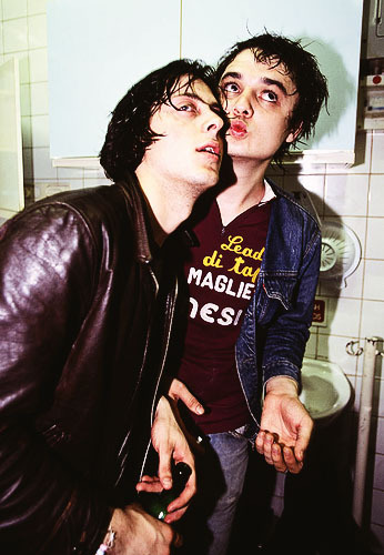 Sex captainabsurd:  Carl Barât and Peter Doherty, pictures