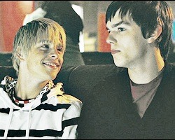 evan-stoned:  i’ll go down with this ship  maxxie oliver and tony stonem 