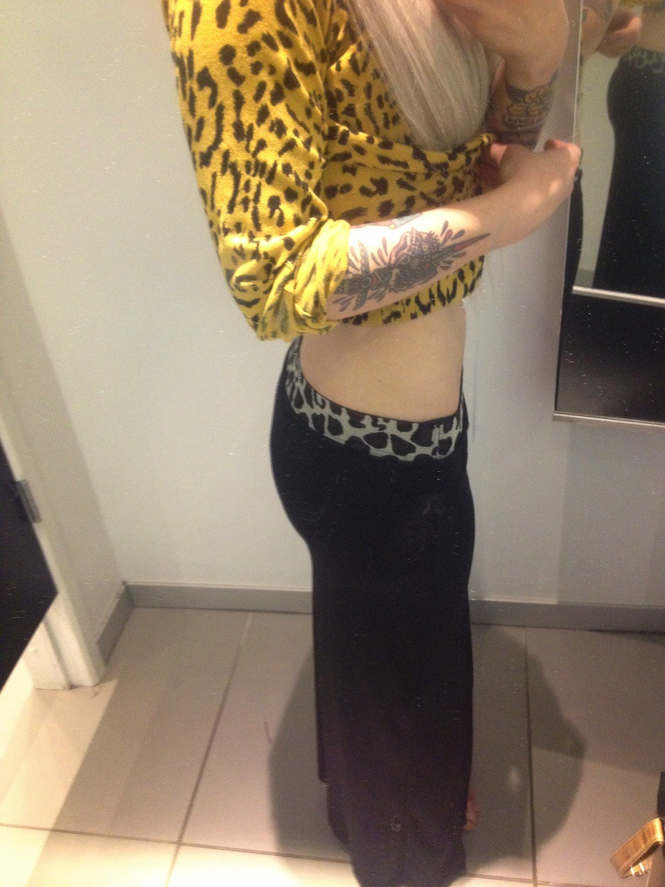 nekr0mantic:Had this moment in the dressing room where I realized how nicely my skirt
