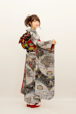 tanuki-kimono:  onlyeasy:  Constellation print and map kimonos  *History major heavy breathing* 