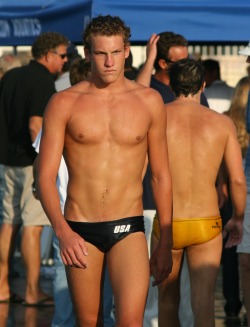 itsswimfever:  That’s one serious swimstud…