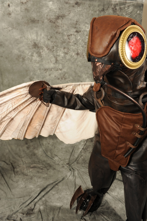 gravekeeperlove:  These were done by the awesome people at the Otakon photo suite. Their crew was super helpful and patient. So glad I managed to drag the bird up there.  Songbird- me 