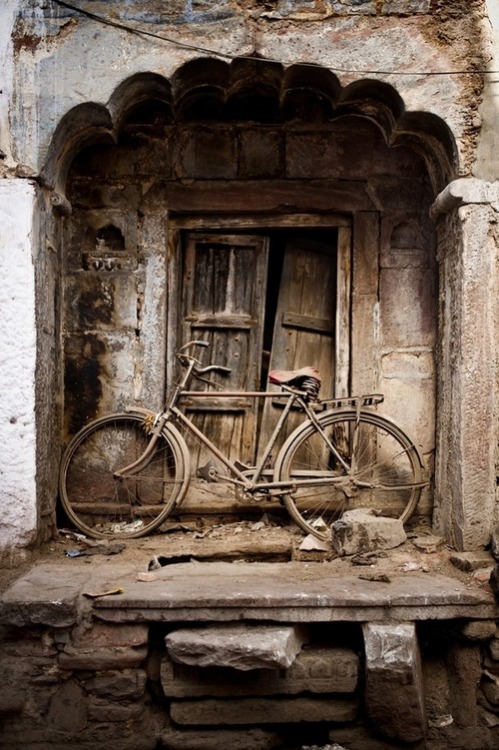 only-contempt:  Old bike no We Heart It. weheartit.com/entry/51644576/via/spissmus