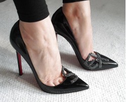 heellicit-highness: (via Louboutin) 